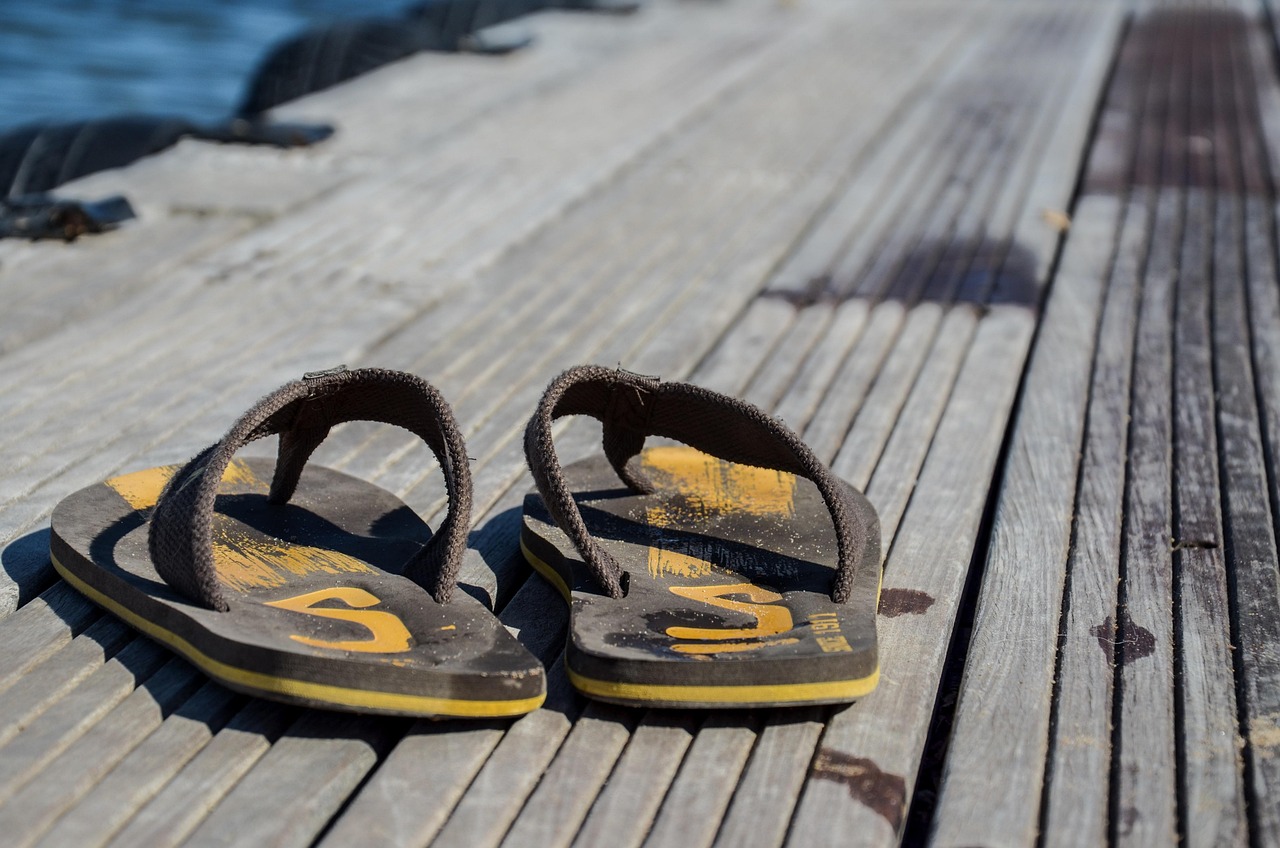 Guida definitiva 2025 alla scelta delle pantofole per piedi gonfi